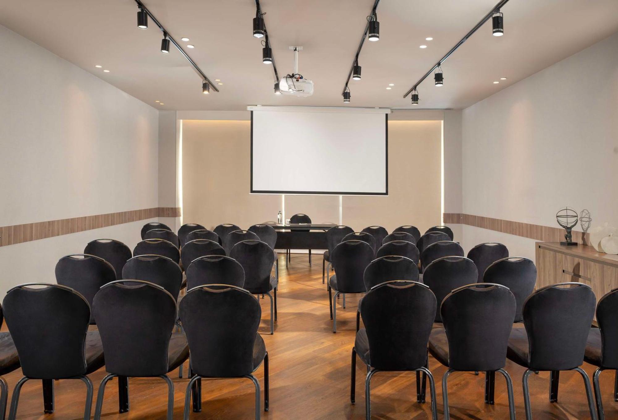 래디슨 블루 호텔 이스탄불 오토마레 외부 사진 Meeting room