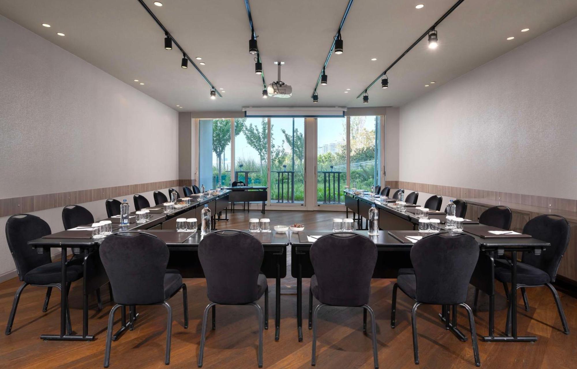 래디슨 블루 호텔 이스탄불 오토마레 외부 사진 Meeting room