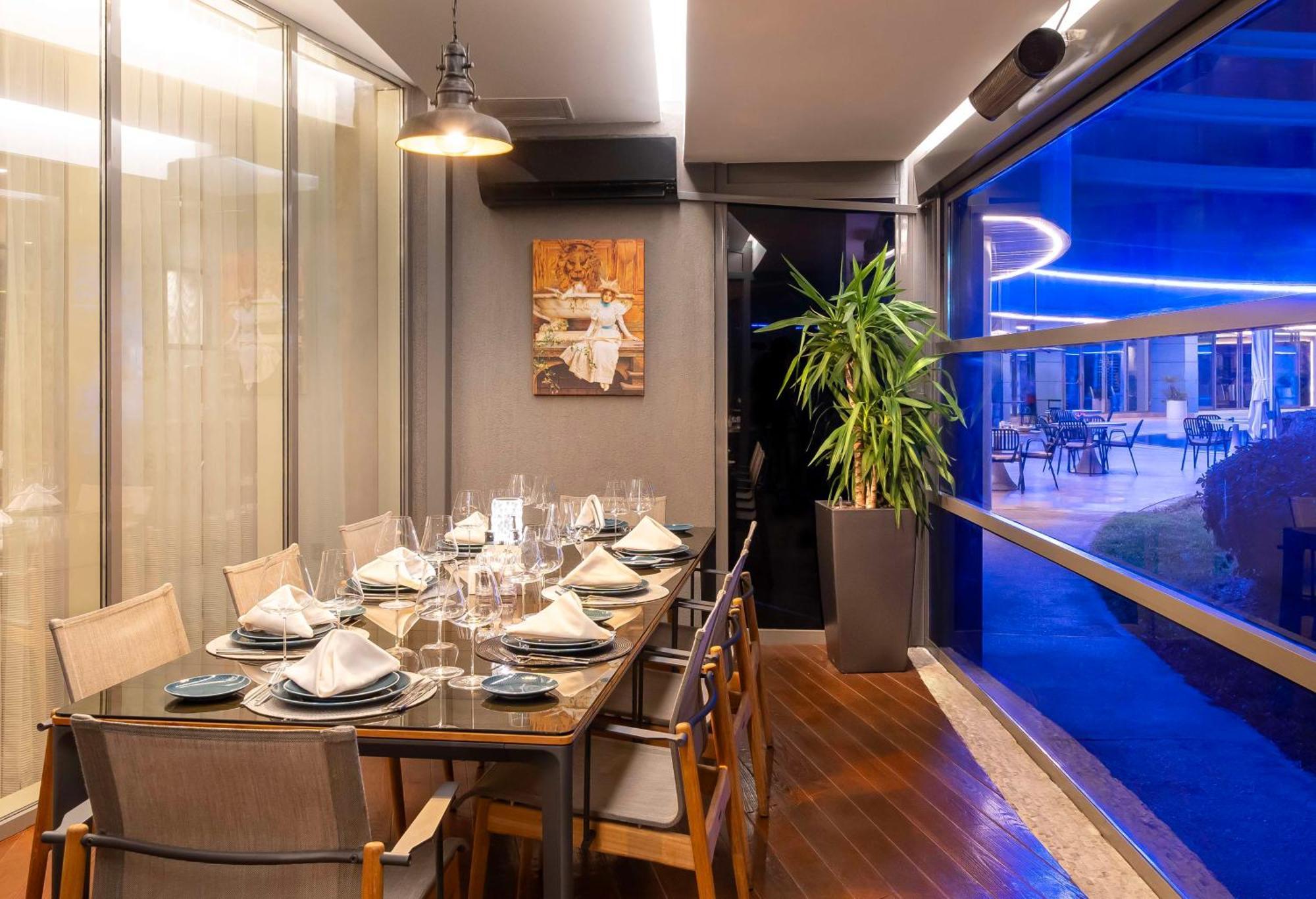래디슨 블루 호텔 이스탄불 오토마레 외부 사진 Restaurant