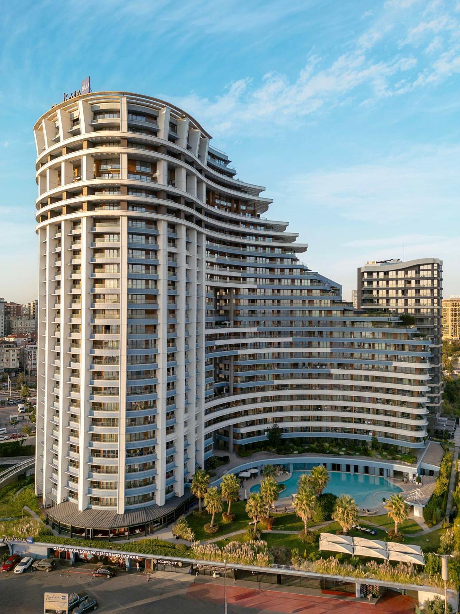 래디슨 블루 호텔 이스탄불 오토마레 외부 사진 Residential complex in Varvarovski Boulevard
